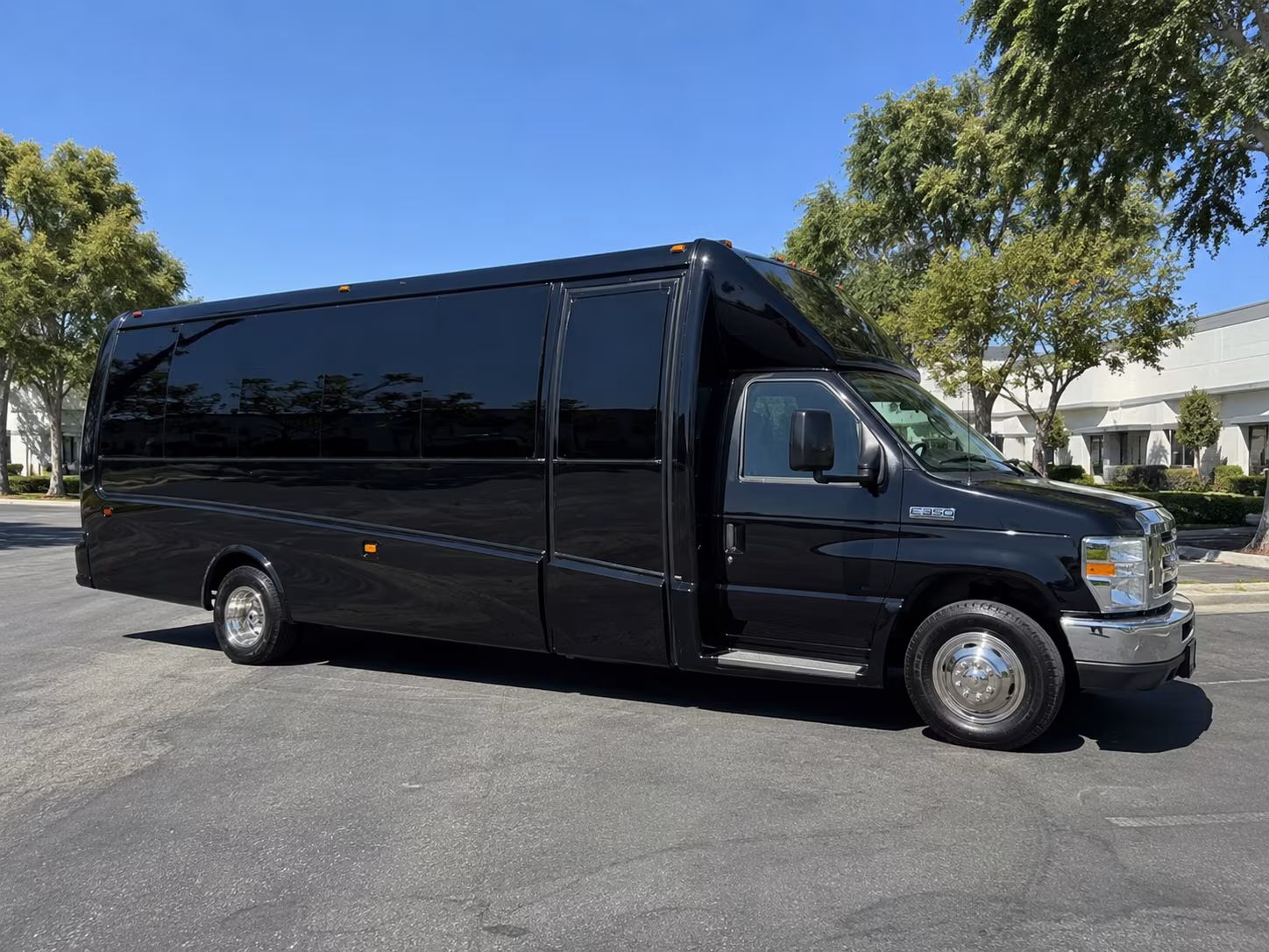 Ontario Winery Tour & Pub Crawl Transportation
