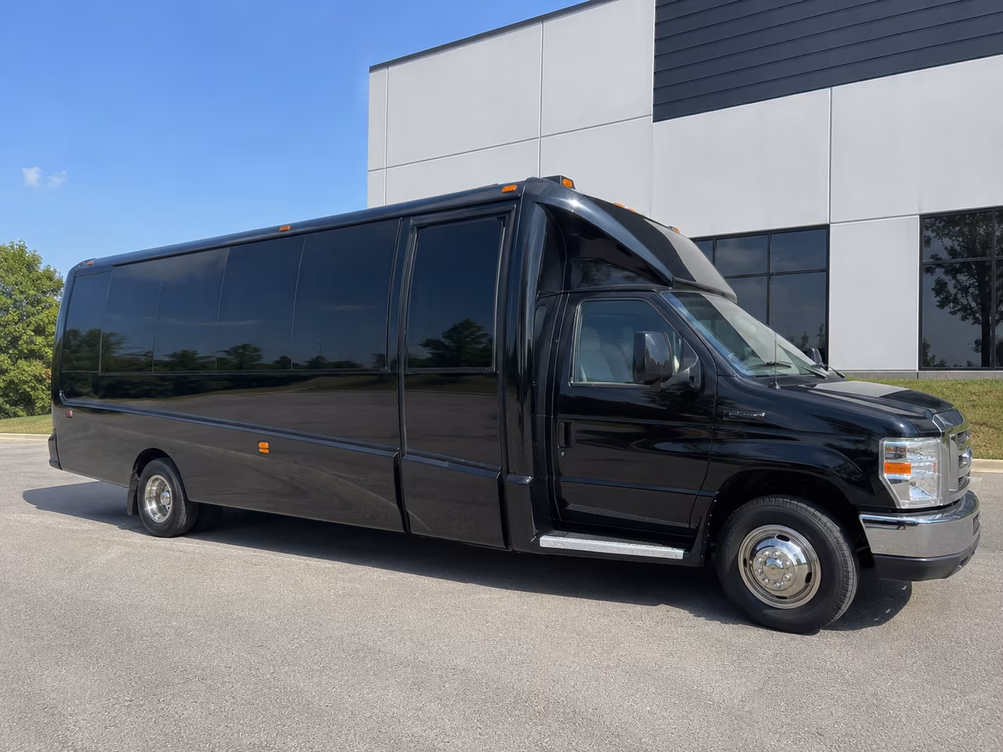 Upland Winery Tour & Pub Crawl Transportation