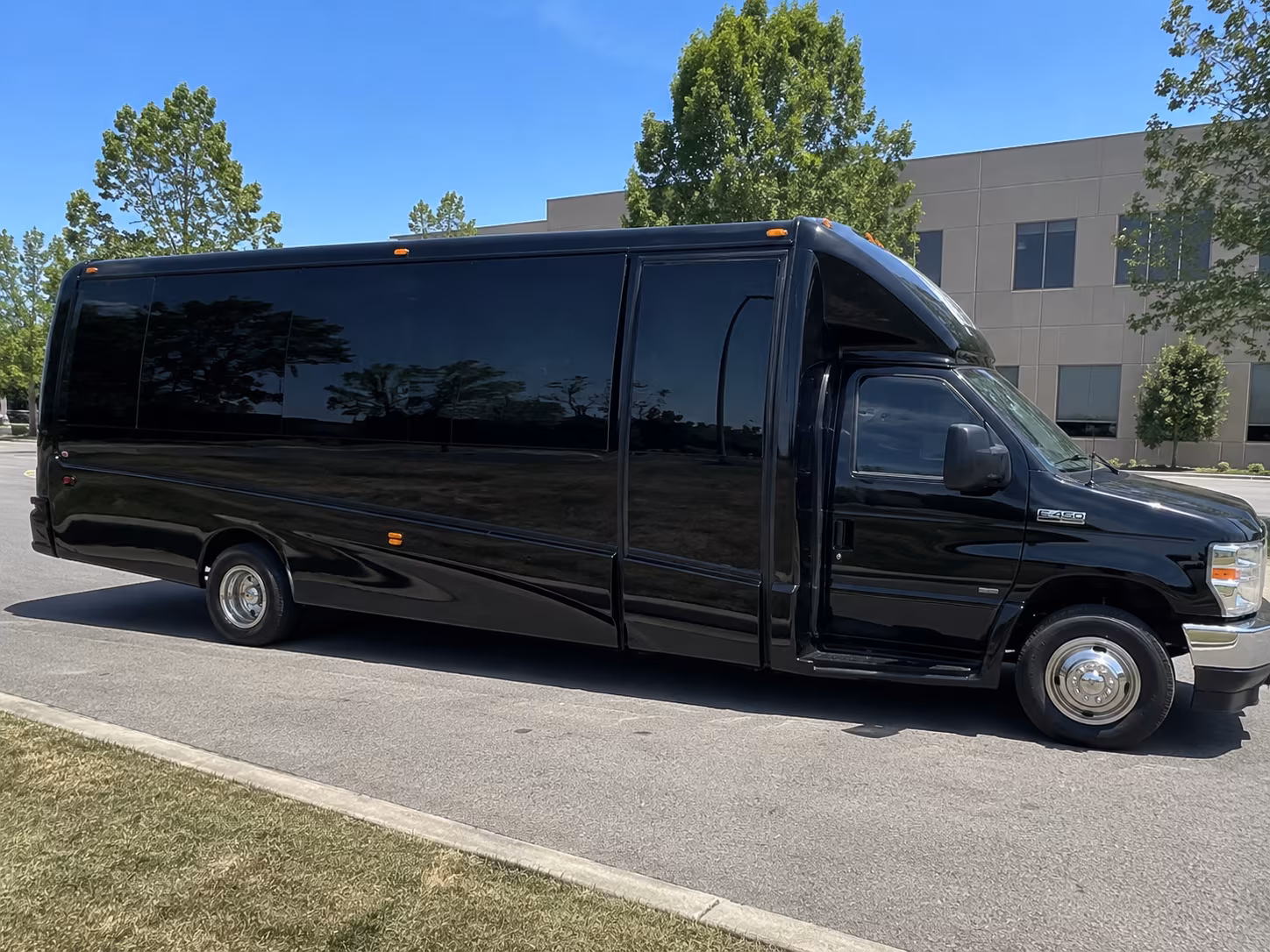 Pomona Winery Tour & Pub Crawl Transportation